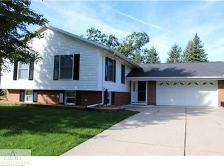 604 Kenway Dr, Lansing, MI 48917