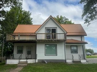 103 5th St, Hudson, IA 50643