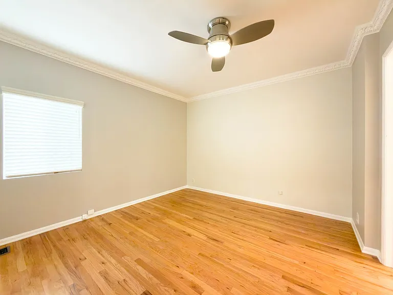 10428 Riverside Dr — Photo 6