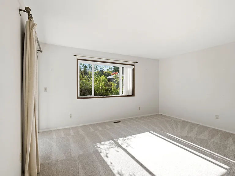 336 SE 50th Ave #1 — Photo 9