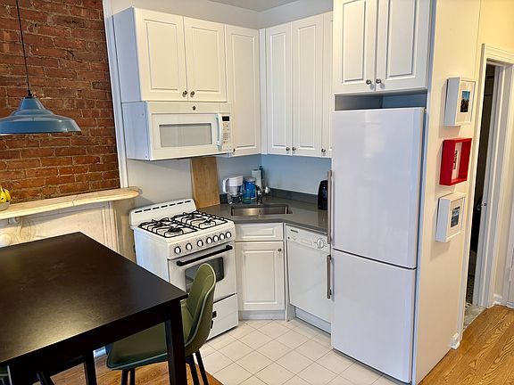 5th image of 60 W 56th St APT 4A