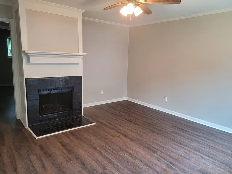 81 Hospital Rd #B1 — Photo 2