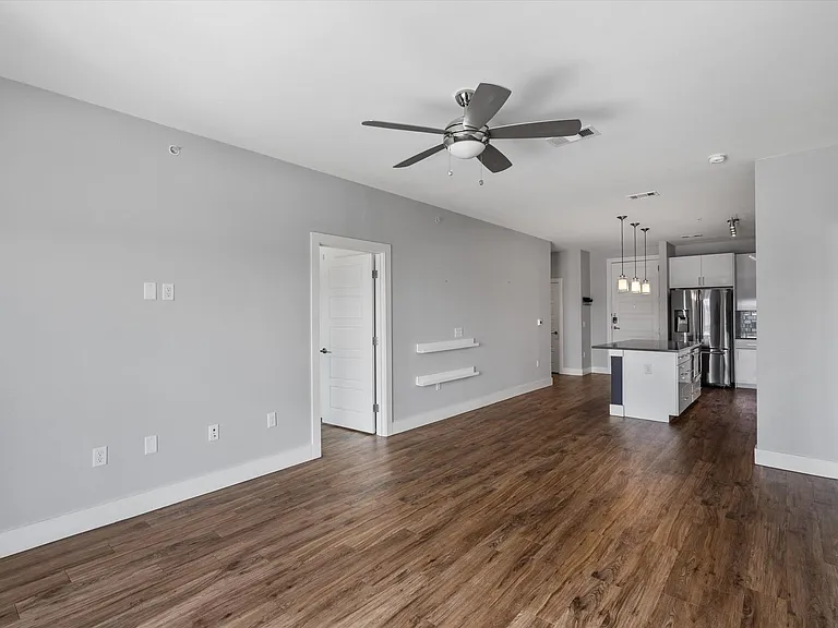 6444 Burnet Rd #501 — Photo 9