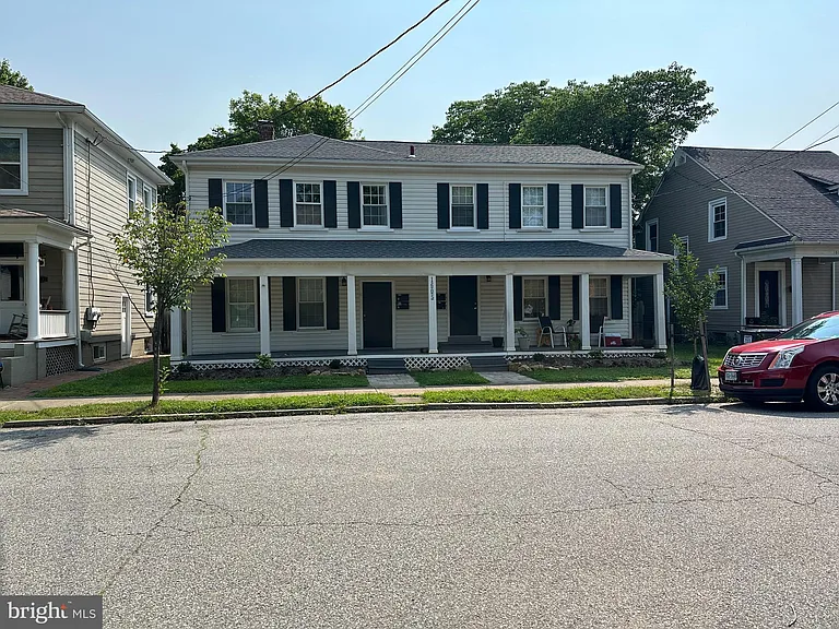 1605 Charles St #B — Photo 2