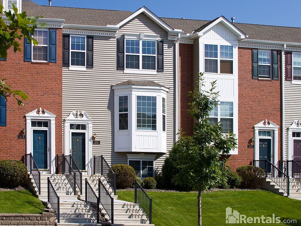 1st image of 215 Heritage Ln