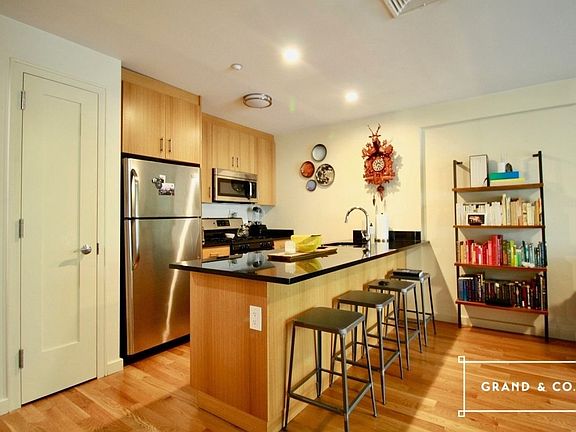 2nd image of 95 Dupont St #3R