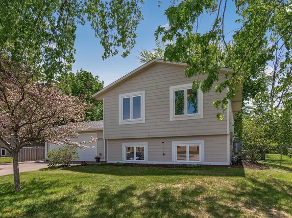 1030 Whitney Dr, Apple Valley, MN 55124