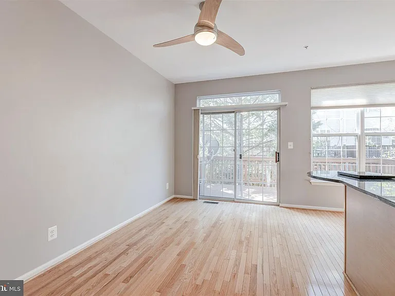5140 Donovan Dr — Photo 10