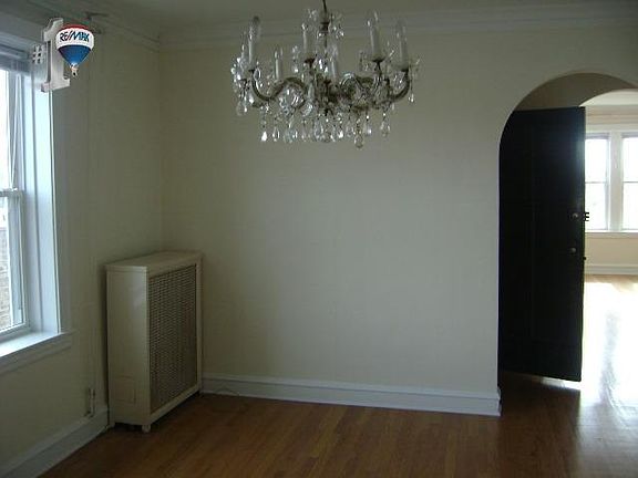 3rd image of 2646 W Farragut Ave #2