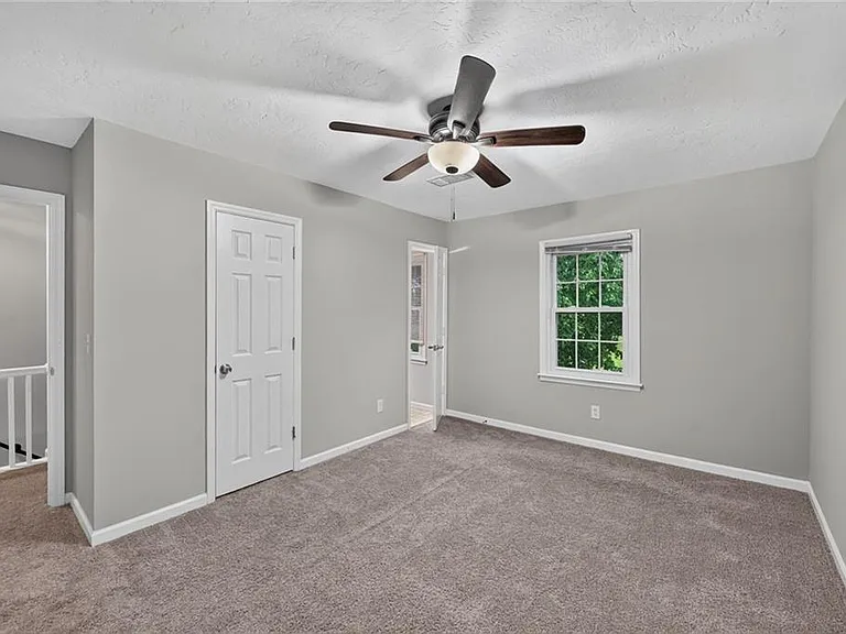 226 High Creek Dr — Photo 5