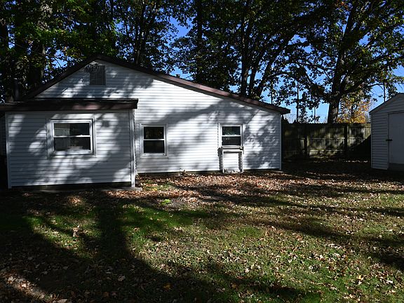 3rd image of 3020 E Coleman Rd
