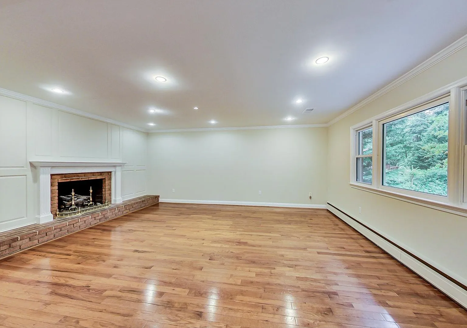 Spacious 3BR/3BA Retreat Backing to Nature in Quiet Silver Spring Cul-de-Sac — Photo 1