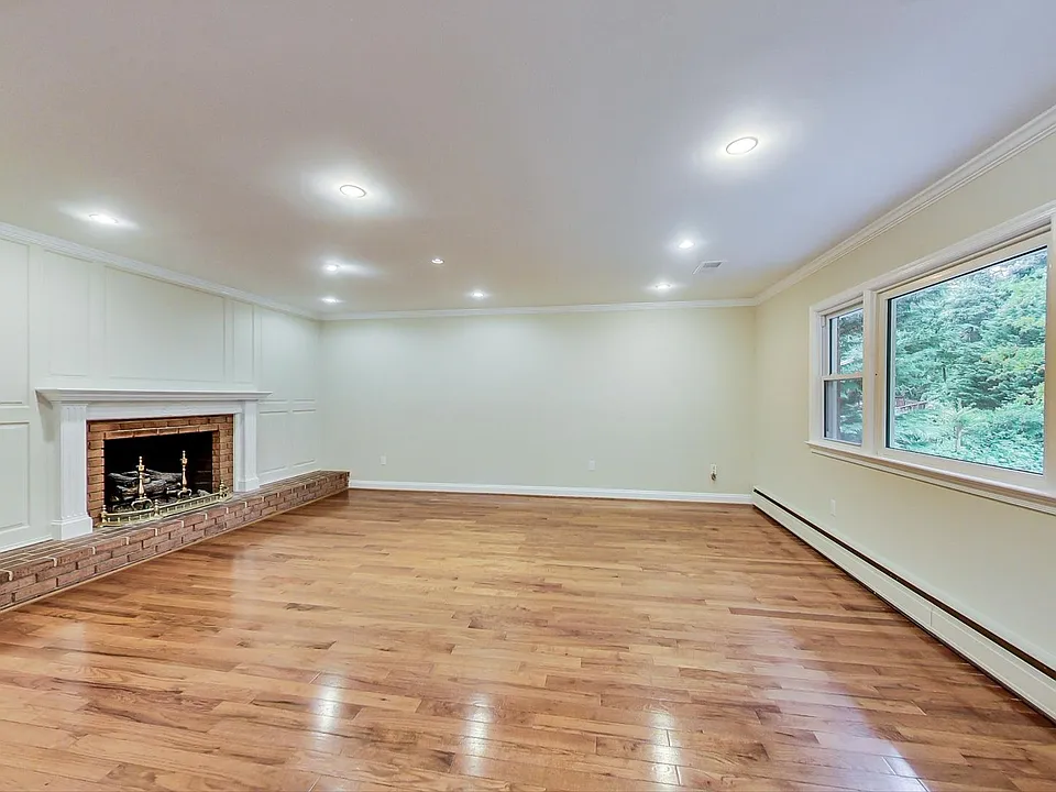 14904 Claude Ln