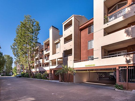 3rd image of 21450 Burbank Blvd APT 308