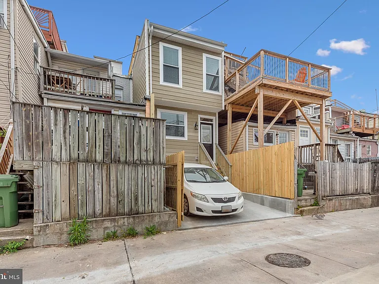 1434 Marshall St — Photo 40