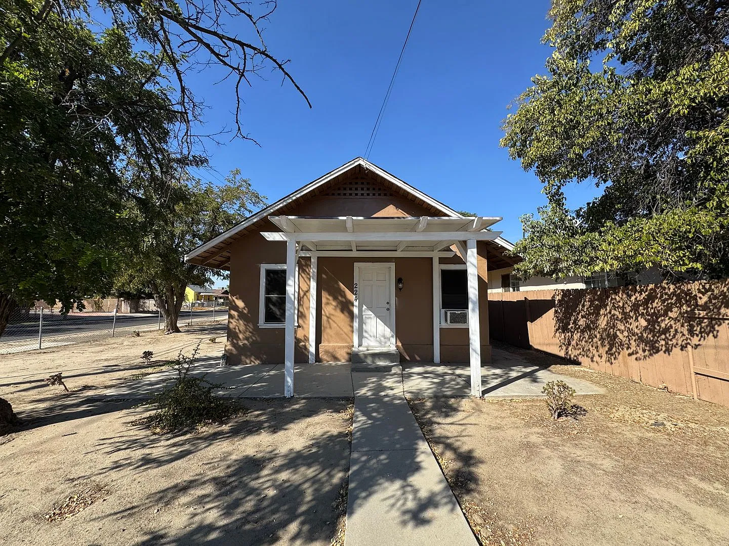 Two Bedroom 1 Bathroom Home in Hemet — Photo 1
