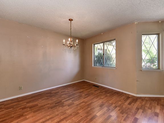 5th image of 114 Rugosa Dr