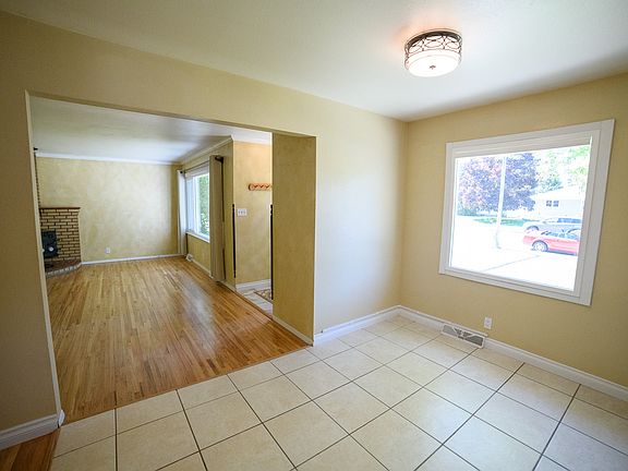 5th image of 3823 4th Ave S