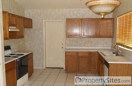 3rd image of 682 E Kent Ave