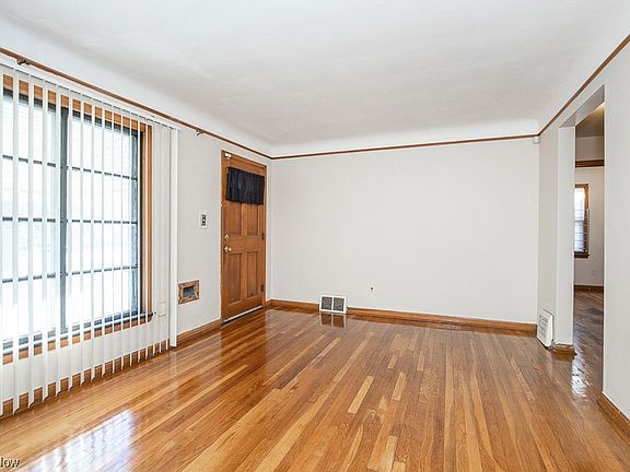4th image of 3872 E 186th St