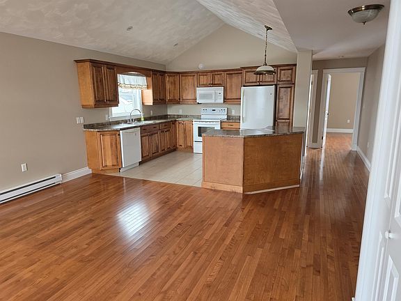 4th image of 648 Murphy St