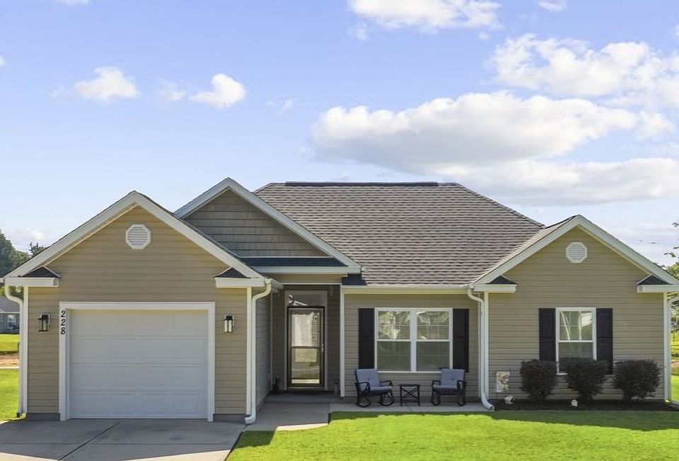 1st image of 228 MacArthur Dr.