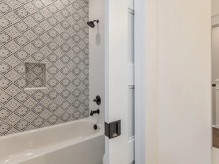 1408 E Curtis St #B — Photo 33