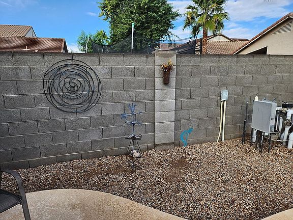 4th image of 4446 E Velasco St