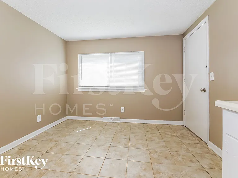 5042 N Bellaire Ave — Photo 7