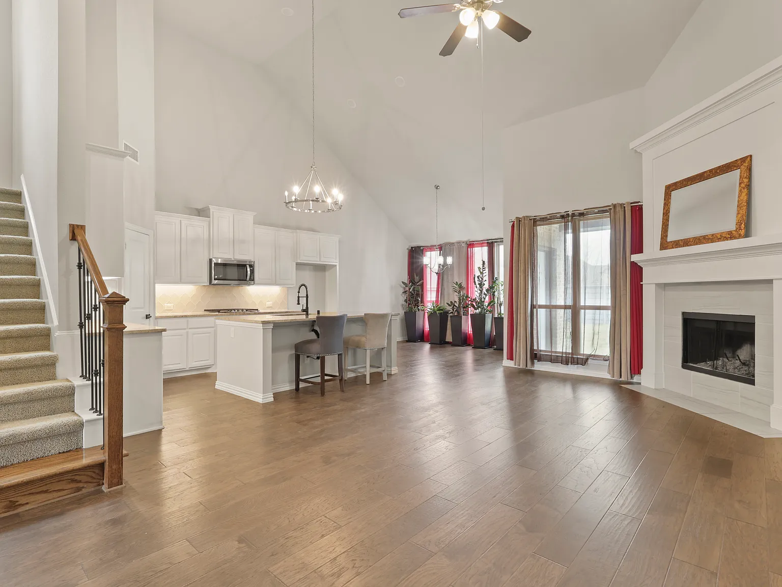 4 bed, 2500 sqft, $2,890 — Photo 3