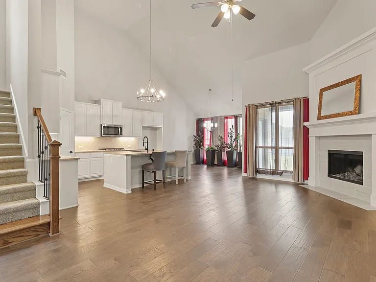 1144 Knoll St — Photo 3