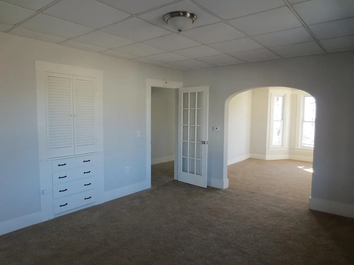 3 bed, 1400 sqft, $2,200 — Photo 4