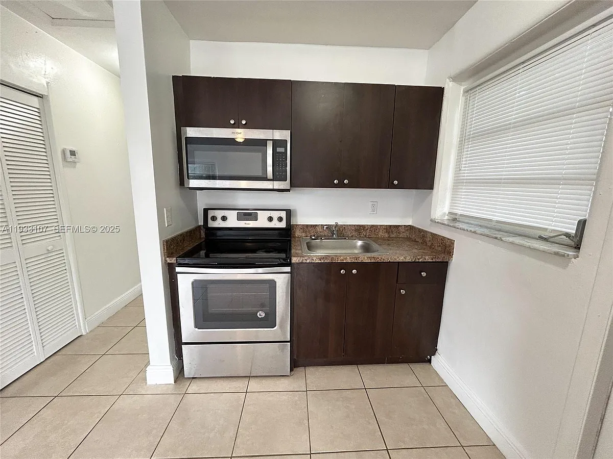 Building Photo - 701 NE 86th St #1