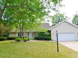 1913 Manchester Xing, Waunakee, WI 53597