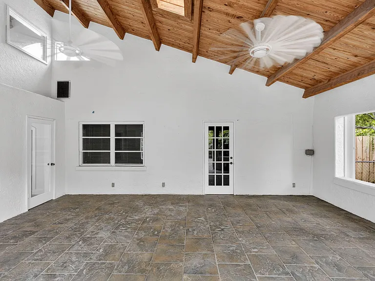 606 Paulina Rd — Photo 40