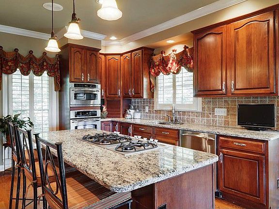 Totally Remodeled Kitchen-Stainless and Granite