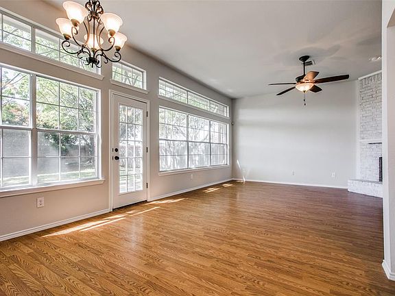 3rd image of 821 Tealwood Cir