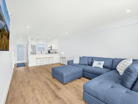 5th image of 1501 SE 15th Court #402