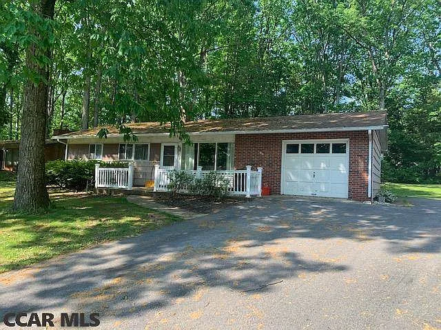 350 Laurel Ln photo 1