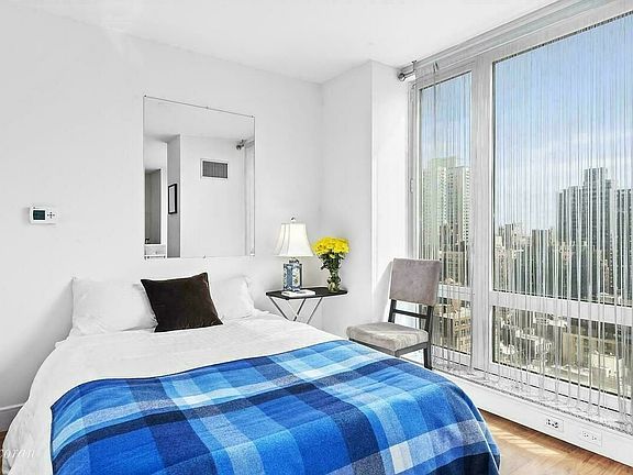 5th image of 250 E 53rd St APT 2203