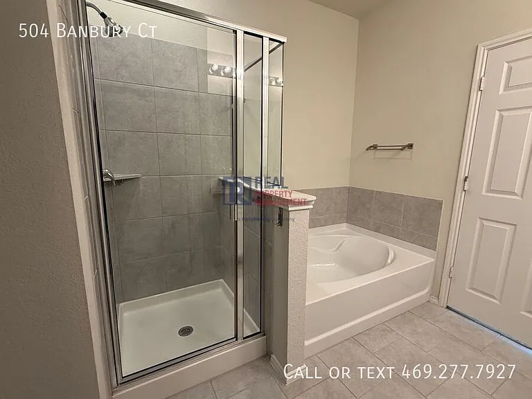 504 Banbury Ct — Photo 25