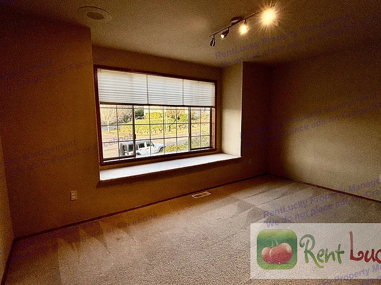 5216 Ridge Dr NE — Photo 31