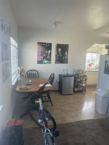 4 bed, 2.0 bath, 1450 sqft, $3,400 — Photo 2