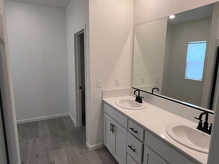 417 Fortuna Ct — Photo 12
