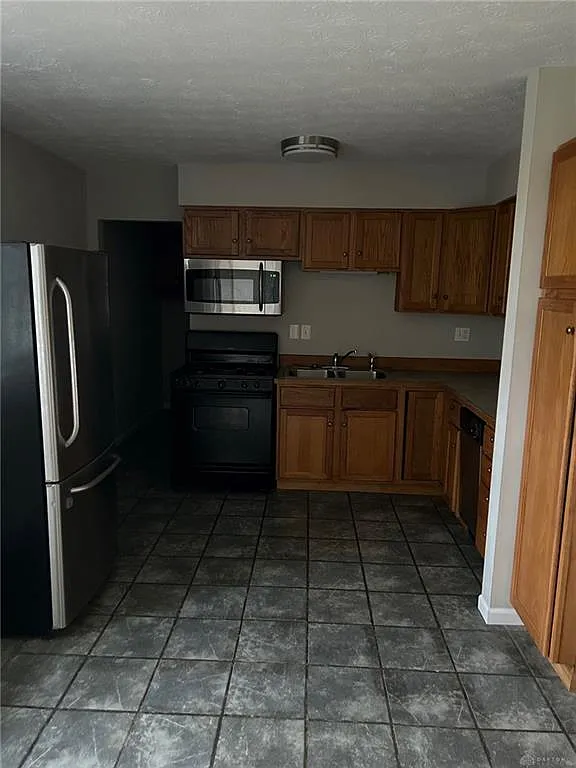3 bed, 1.0 bath, 1293 sqft, $1,950 — Photo 4