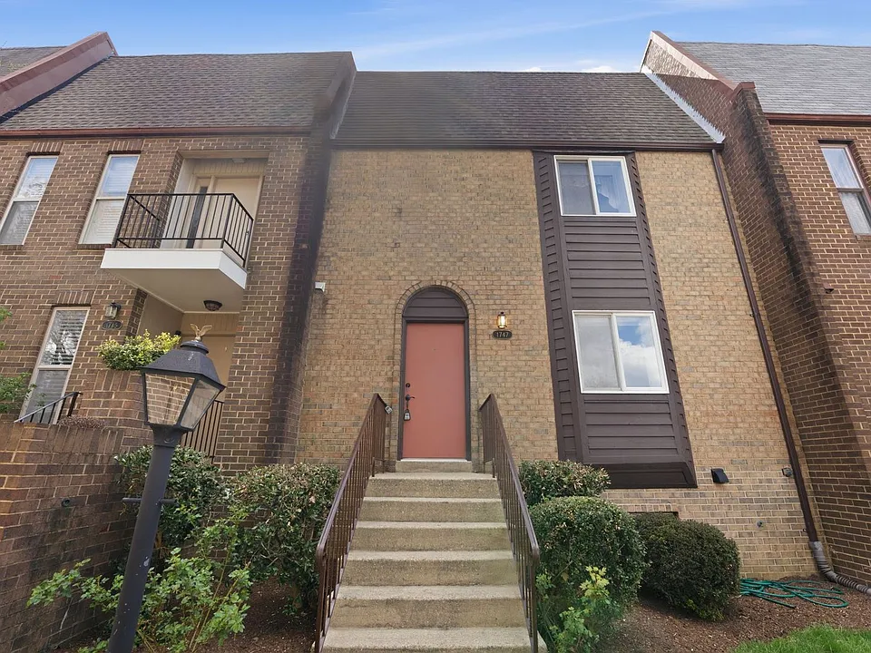 1747 Cy Ct
