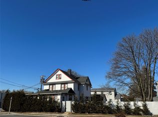 621 Merrick Rd, Rockville Centre, NY 11570