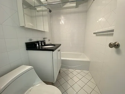 Rented by Stonehenge NYC LLC | media 26