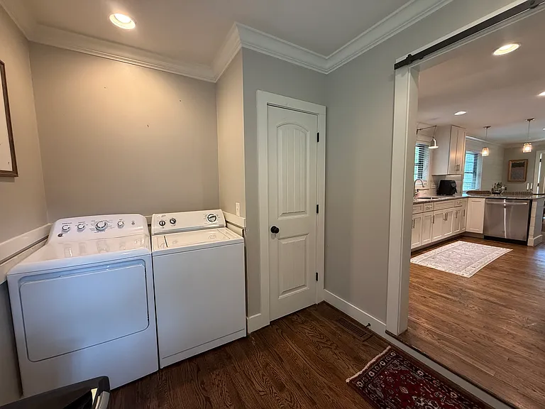 1517 Cresthill Rd — Photo 16
