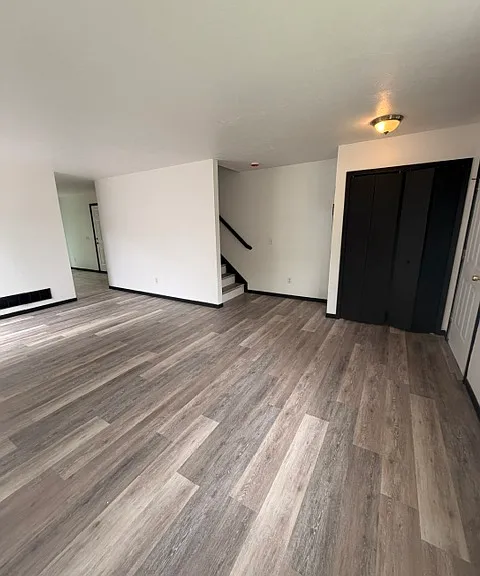 670 Roscoe Ave — Photo 16